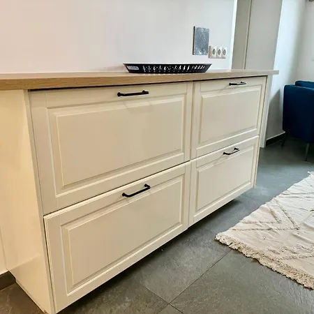 60 M2 Near Airport - Free Parking *